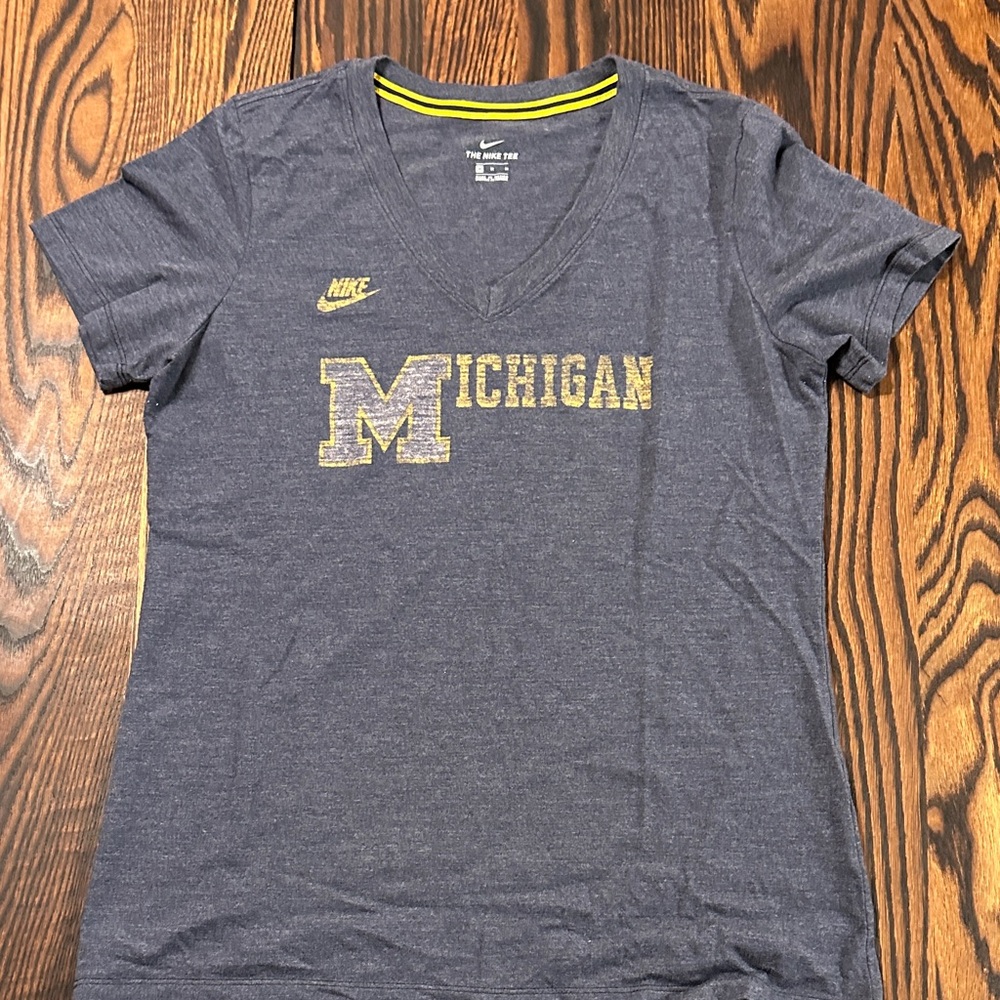 Nike Women's Navy V-Neck Tee with Yellow Michigan Logo